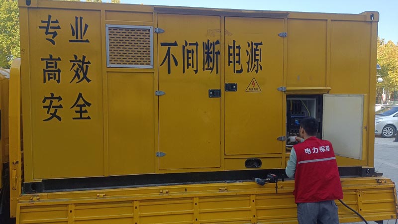 浦东柴油发电机组和UPS电源配合使用时，如何避免切换过程中的电力中断？